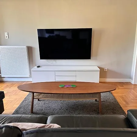 Apartment Uptown Suburb